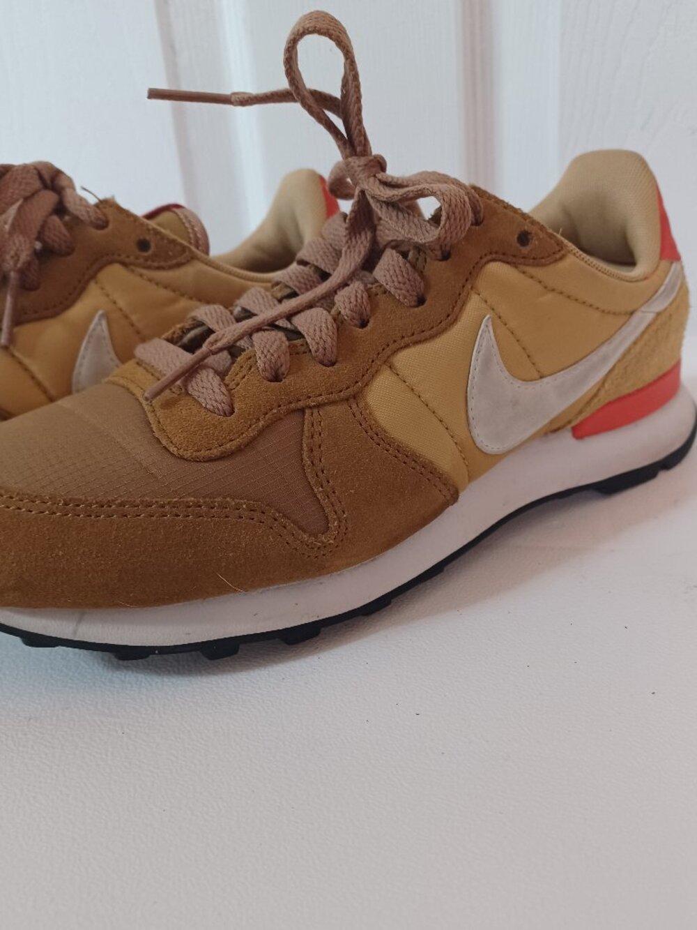 Nike Internationalist Muted Bronze Wheat Gold Sneakers 828407-207 Women's 6.5